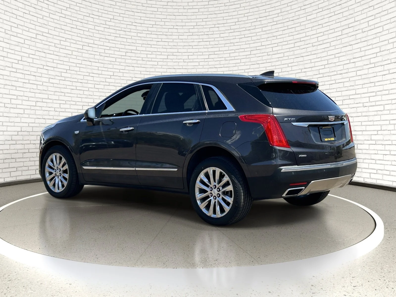 Used 2018 Dark Granite Metallic Cadillac Platinum AWD image 5