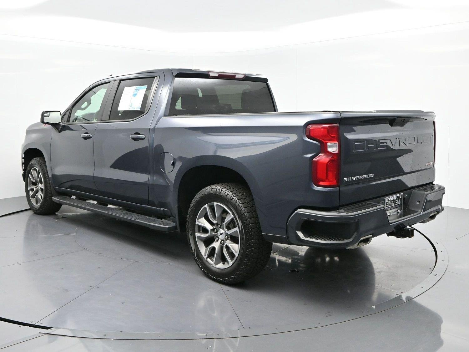 Used 2021 SHADOW GRAY METALLIC Chevrolet RST image 5