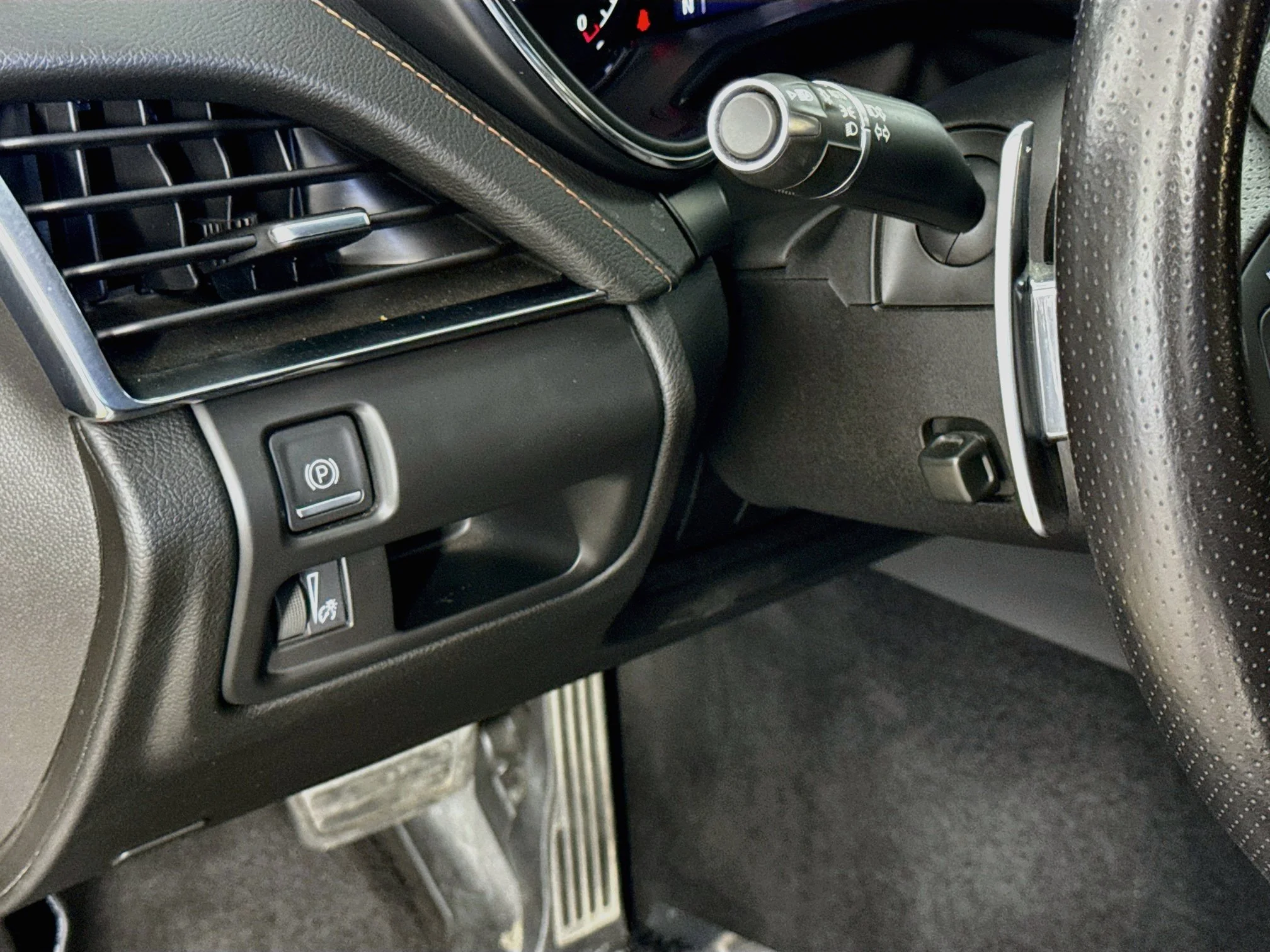Used 2022 BLACK RAVEN Cadillac Sport image 12