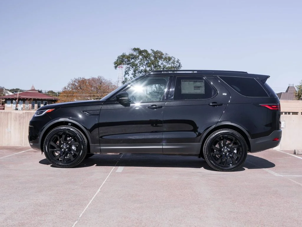 Used 2025 Santorini Black Metallic Land Rover S image 4