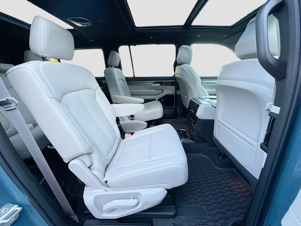 New 2026 Steel Blue Exterior Paint Jeep Limited Reserve image 31