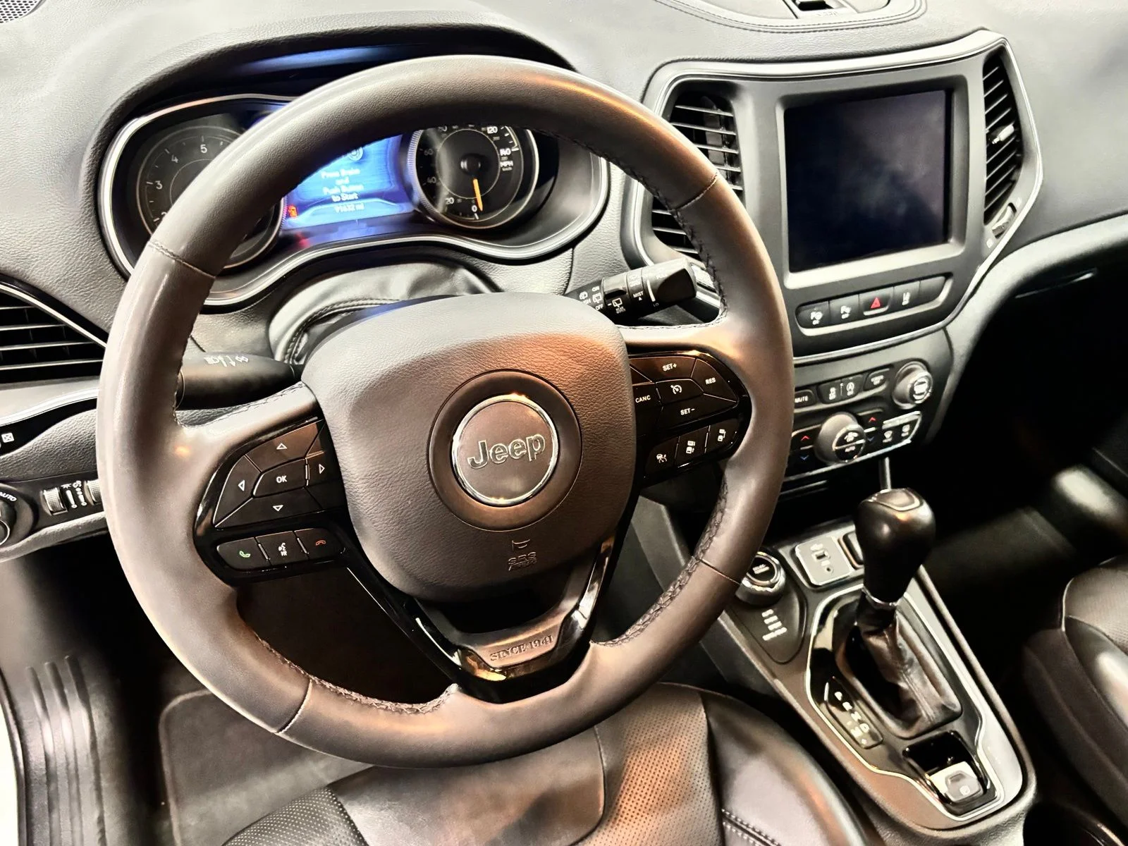 Used 2023 White Jeep Altitude image 15