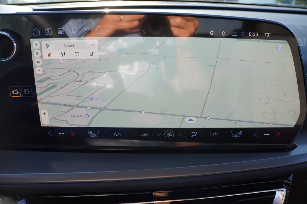 New 2027 Polar White Tricoat Chevrolet LT image 15