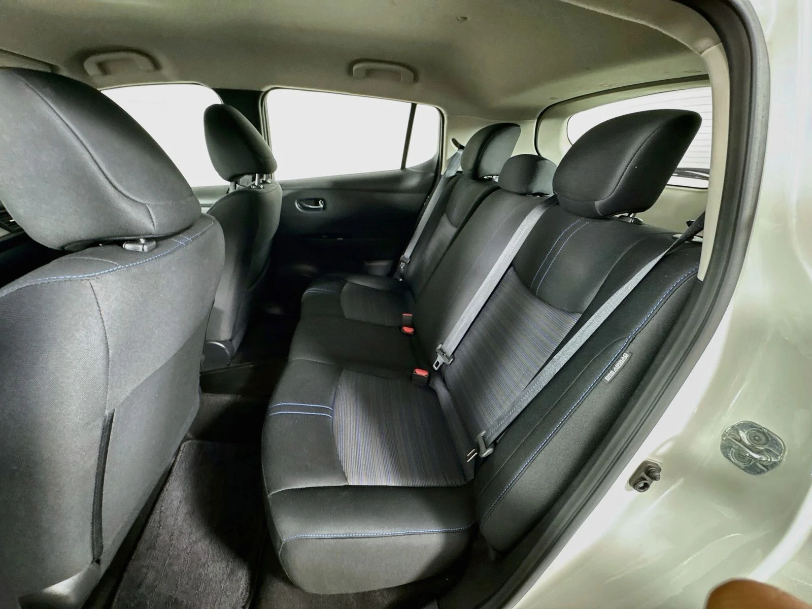 Used 2023 White Nissan SV Plus image 23