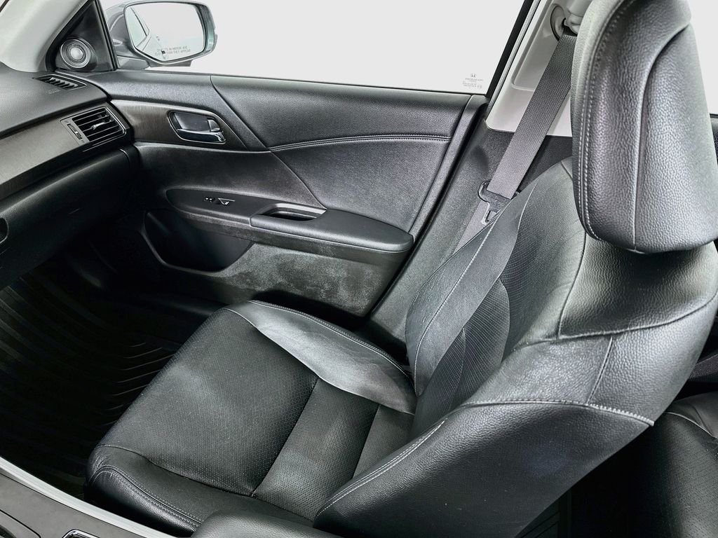 Used 2013  Honda EX-L image 24