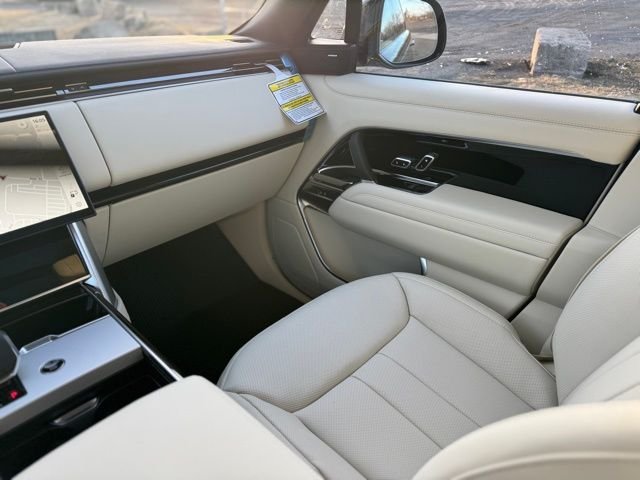 New 2026 Belgravia Green Land Rover SE image 11