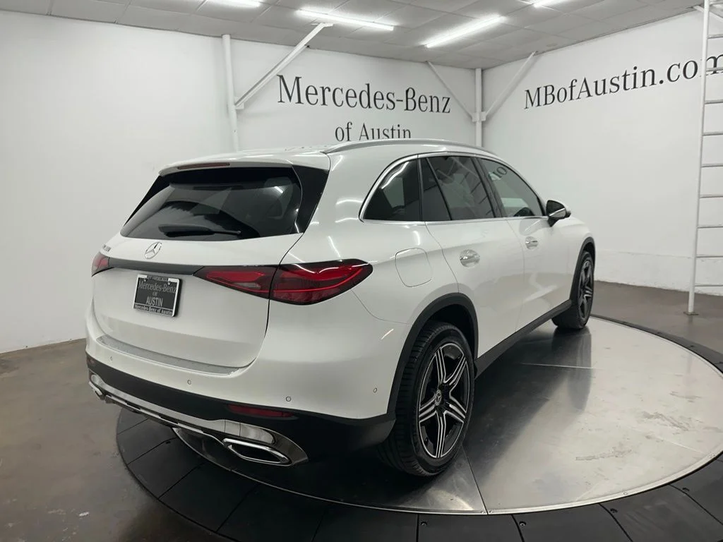 New 2027 White Mercedes-Benz GLC 300 image 7