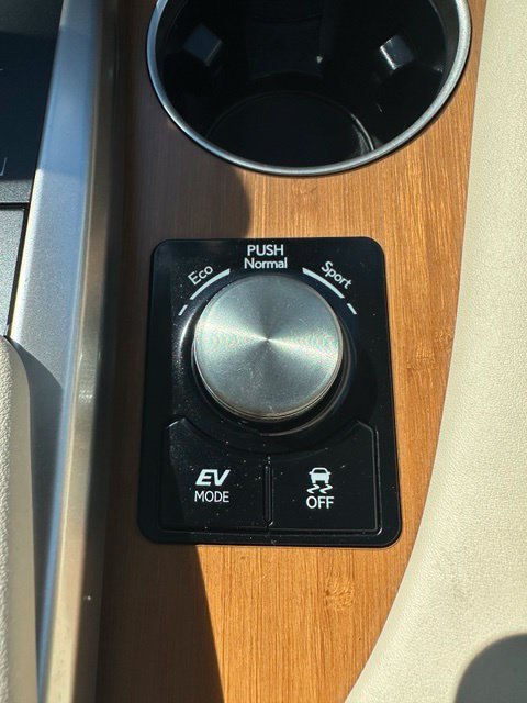 Used 2022 White Lexus 450h image 38