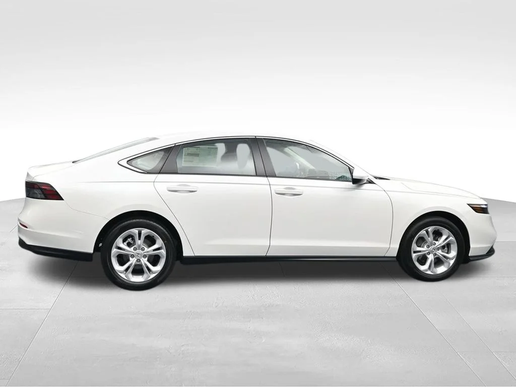 New 2026 Platinum White Pearl Honda LX image 4