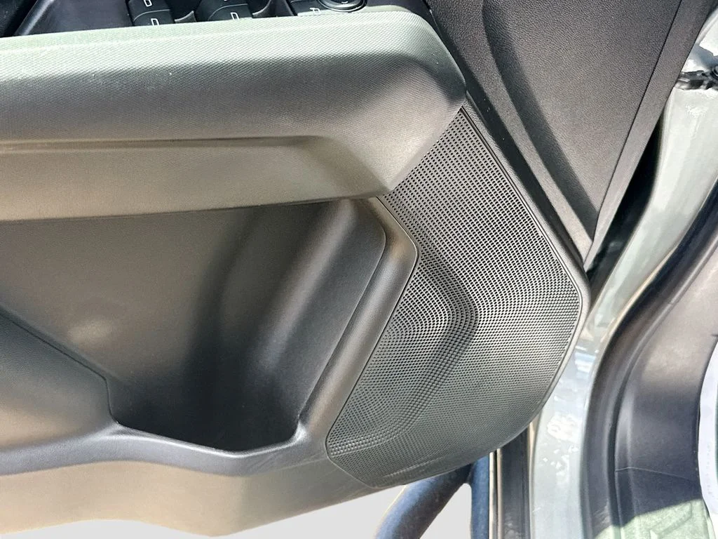 Used 2023 Silver GMC Elevation image 20