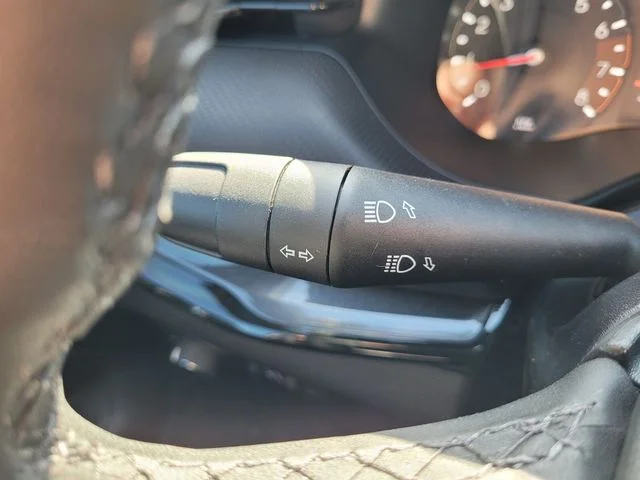New 2026 Diamond Black Crystal Pearl-Coat Exterior Paint Jeep Latitude image 28