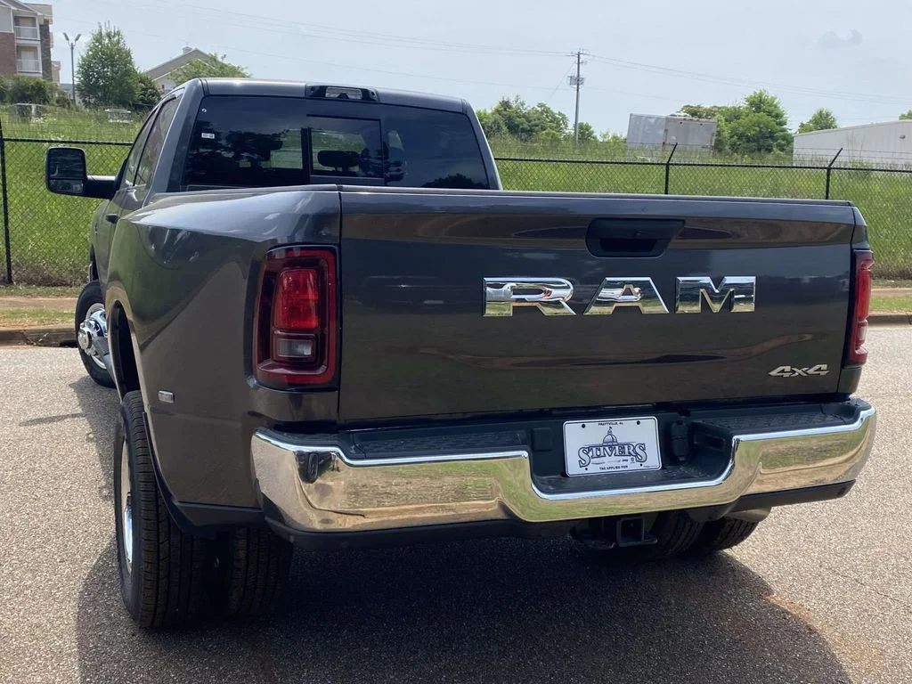 New 2026 Granite Crystal Metallic Clear-Coat Exterior Paint RAM Tradesman image 4