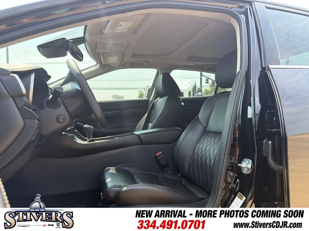 Used 2023 Black Nissan Platinum image 14