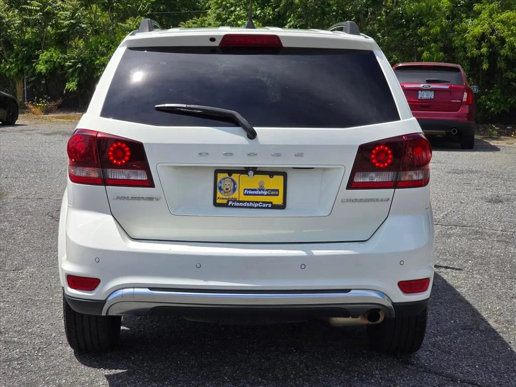 Used 2019 White Dodge Crossroad image 25