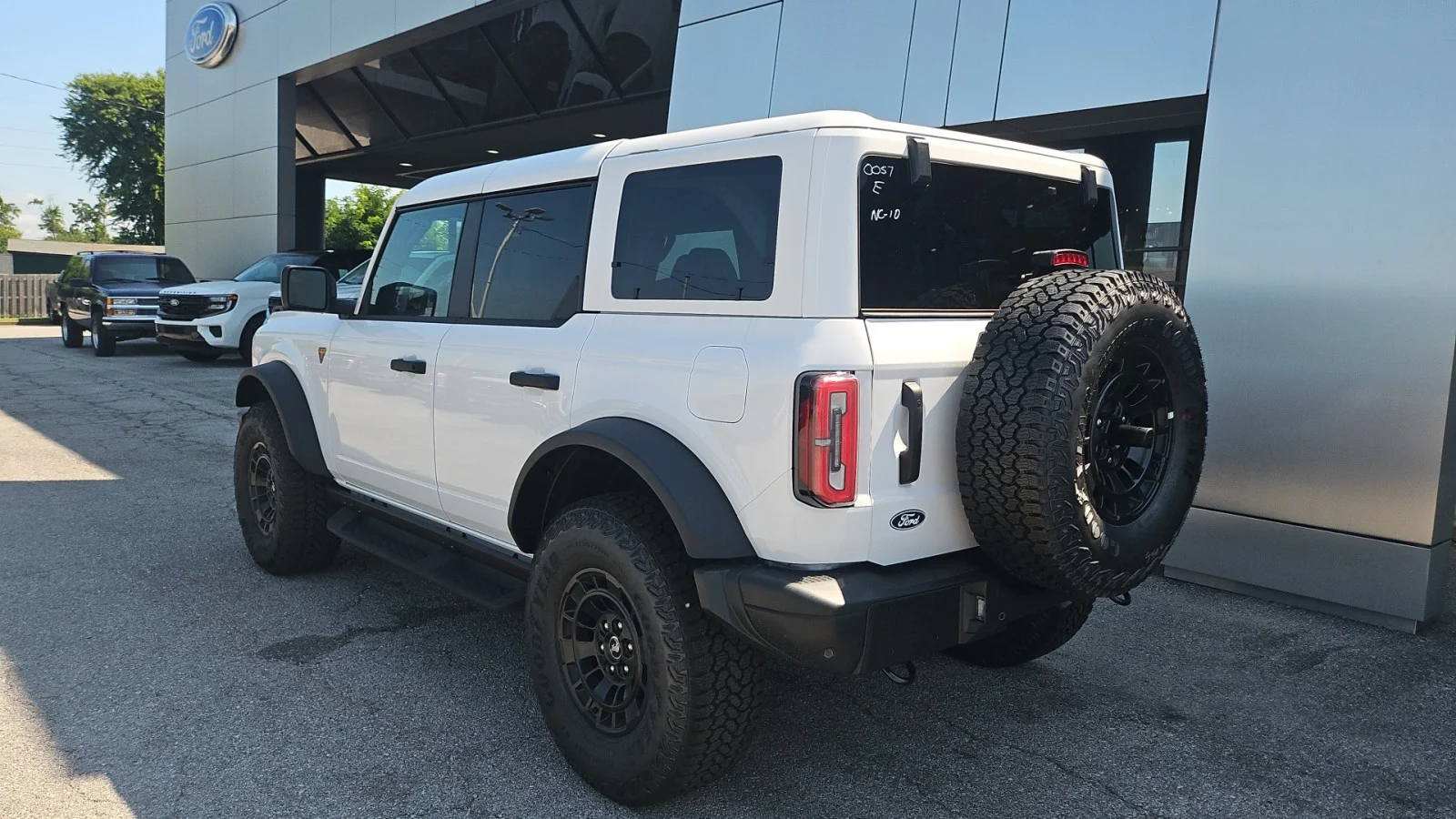 New 2026 Oxford White Ford Badlands 4WD image 3