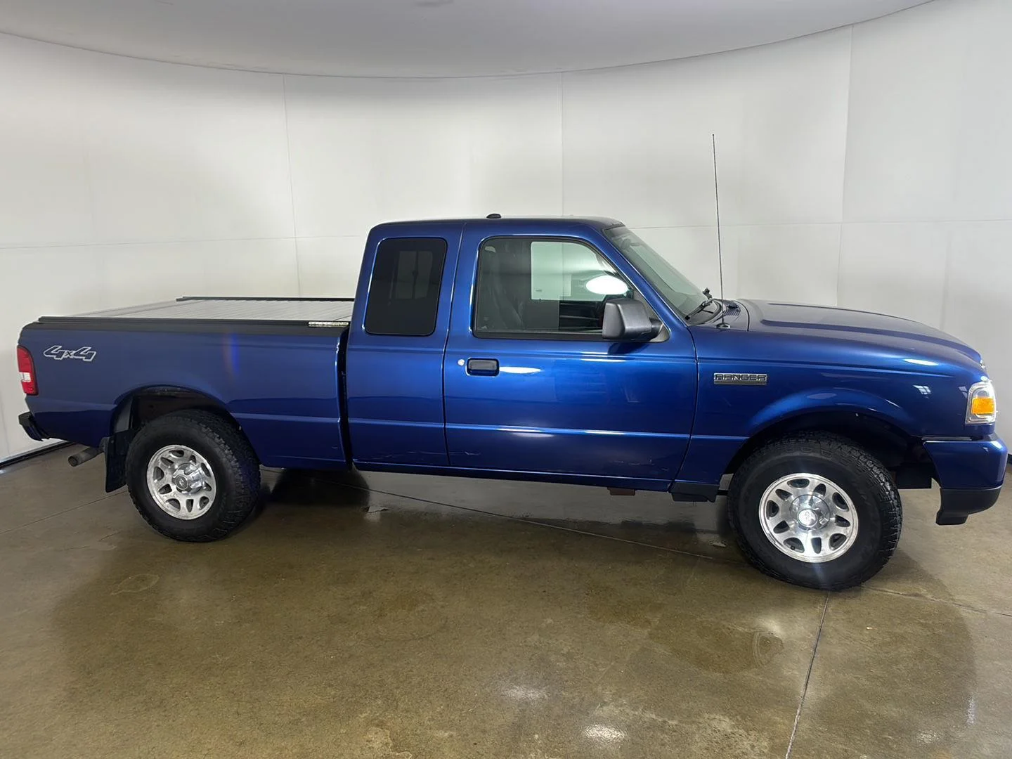 Used 2011 Vista Blue Metallic Ford XLT image 9