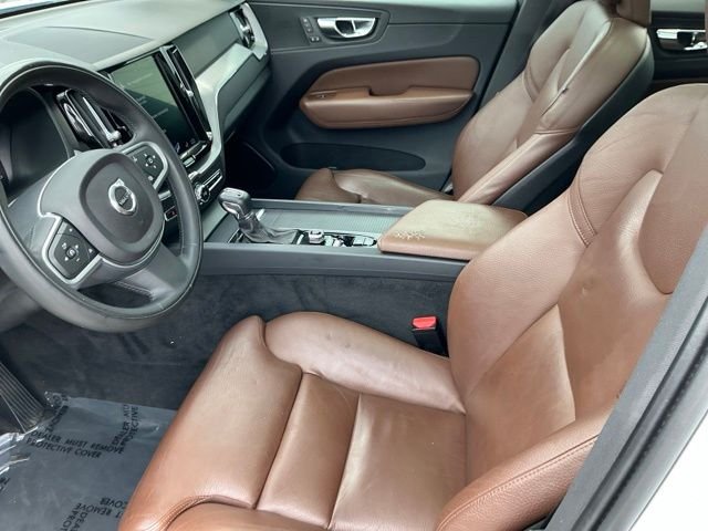 Used 2019 White Volvo T5 Momentum image 29