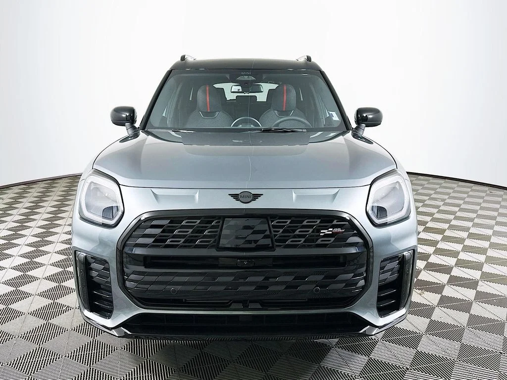 New 2026 Green Metallic MINI Iconic image 2