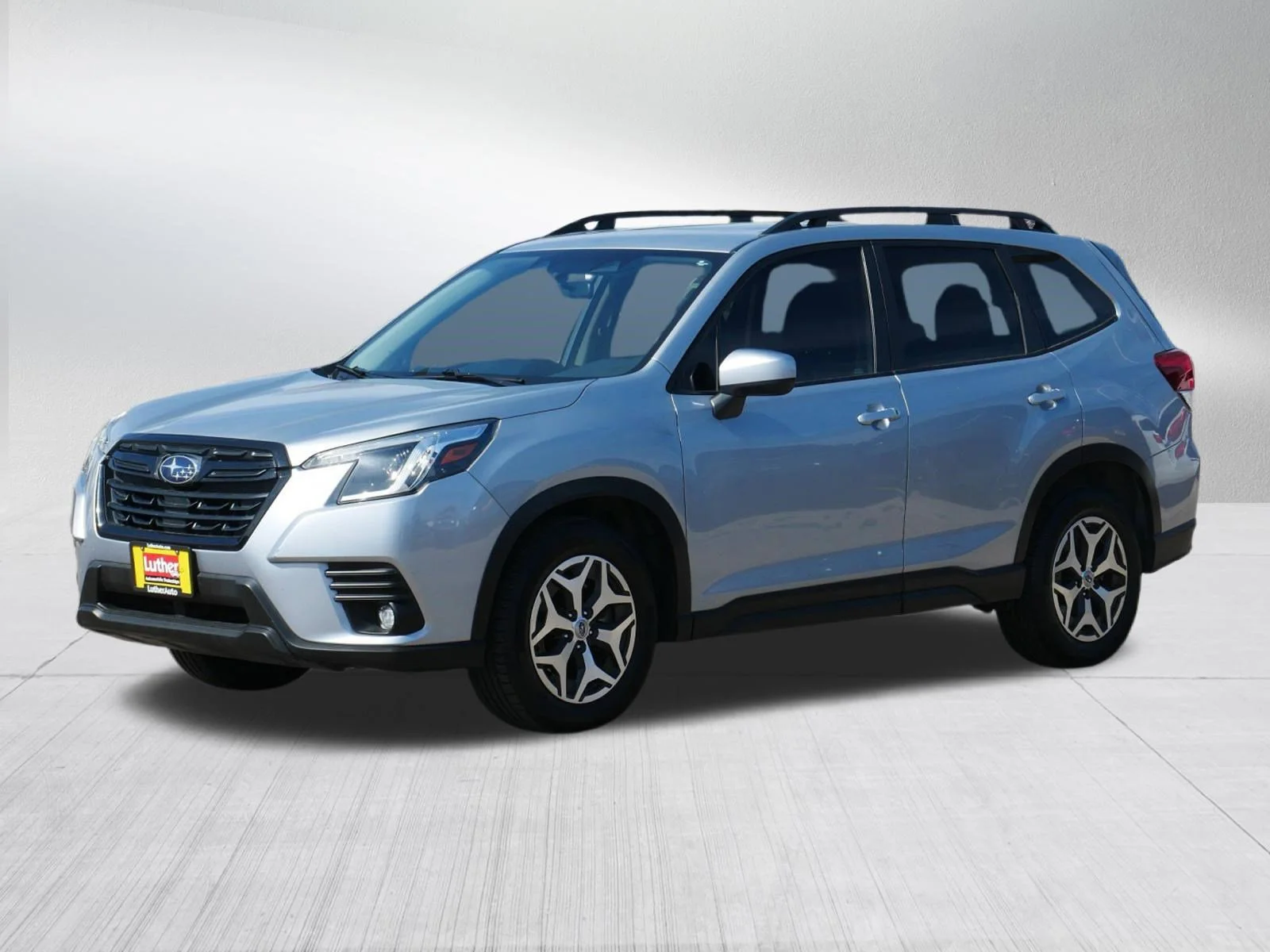 Used 2024 Ice Silver Metallic Subaru Premium image 3