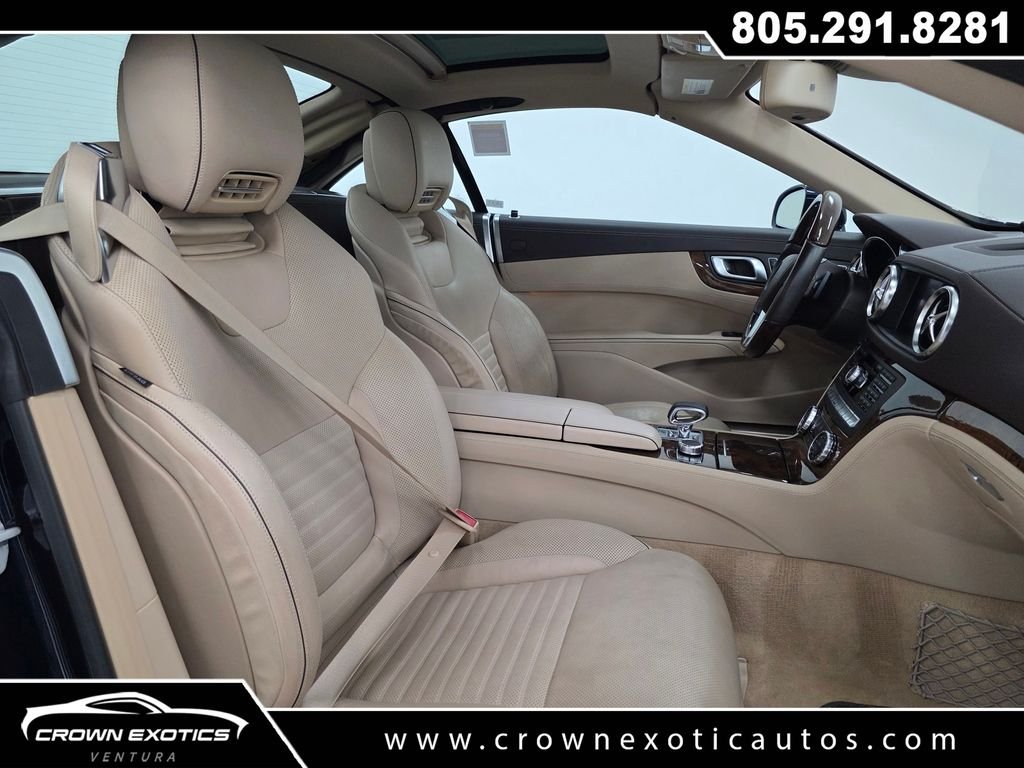 Used 2014  Mercedes-Benz SL 550 image 25