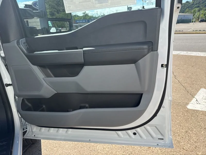 New 2025 Oxford White Ford F-350® XL image 14