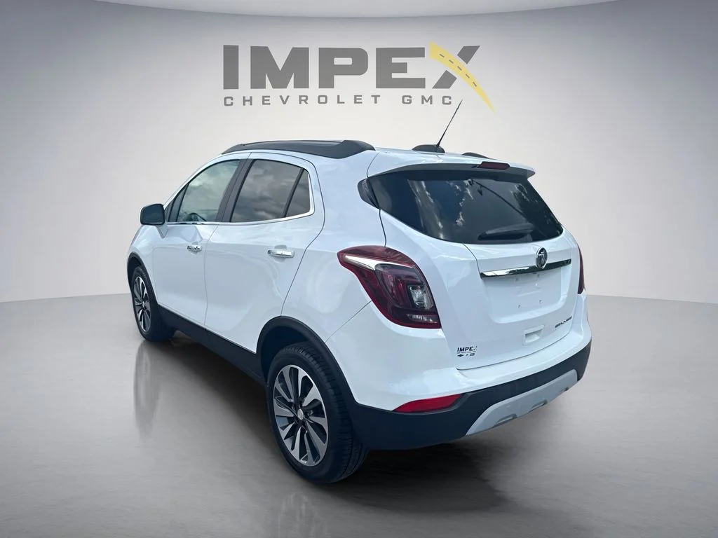 Used 2021 White Buick Preferred image 3