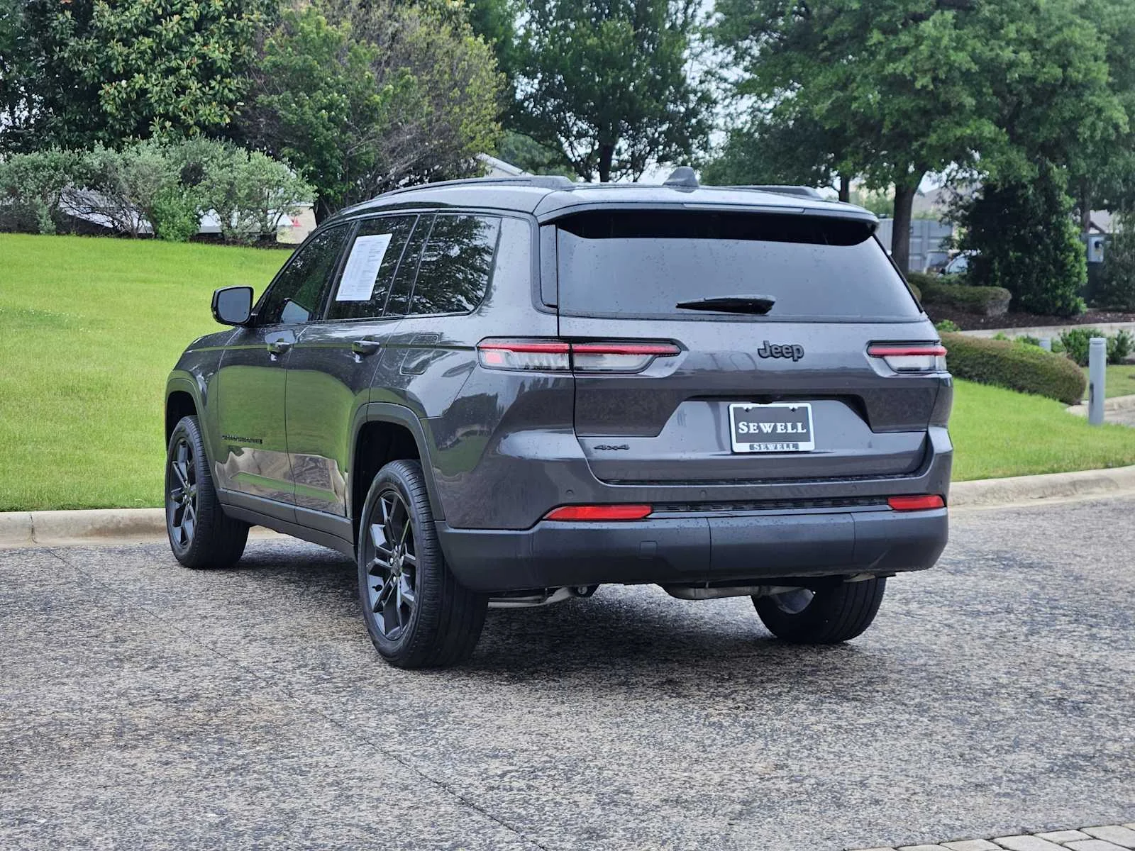 Used 2025 Baltic Gray Metallic Clearcoat Jeep Limited image 3