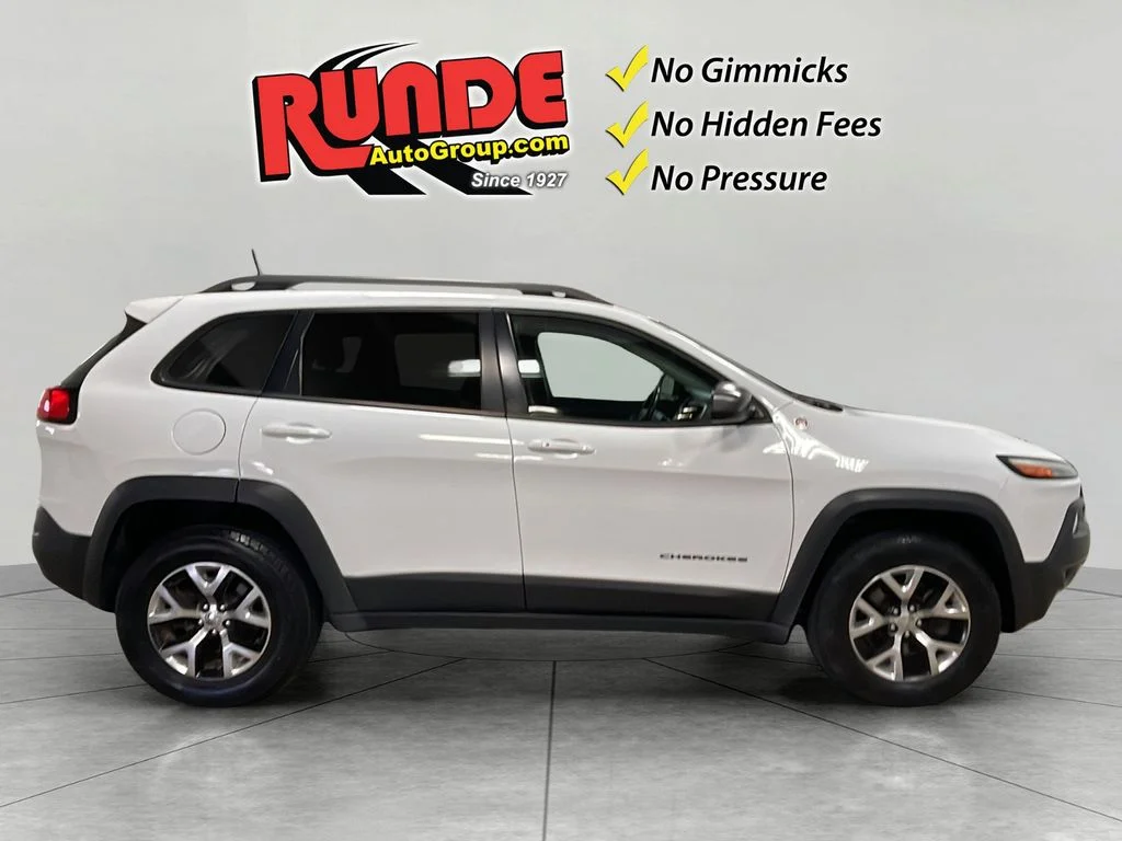 Used 2016 Bright White Clearcoat Jeep Trailhawk image 7