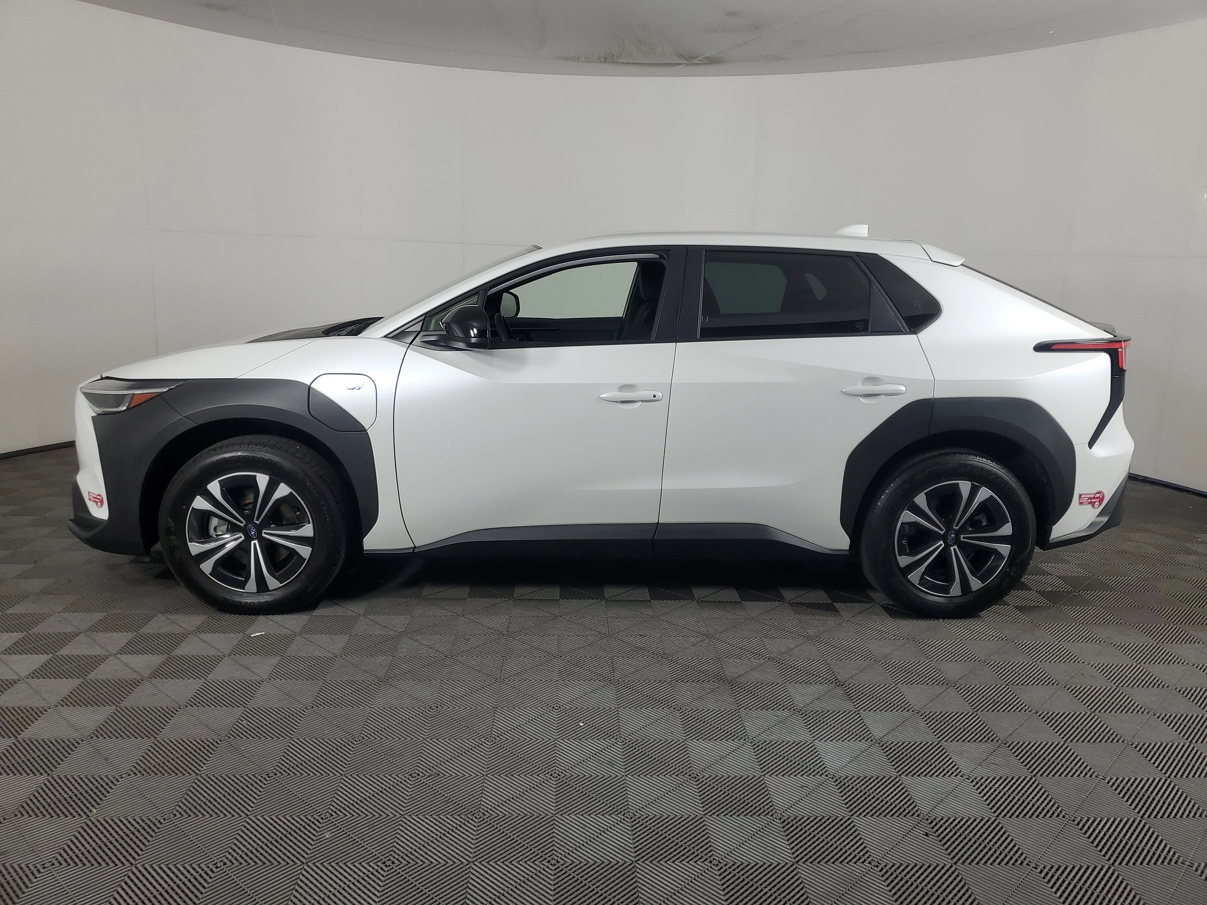 Used 2023 Cosmic White Pearl Subaru Premium image 7