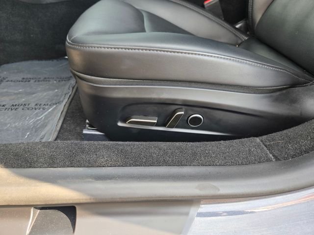Used 2025  Tesla  image 13