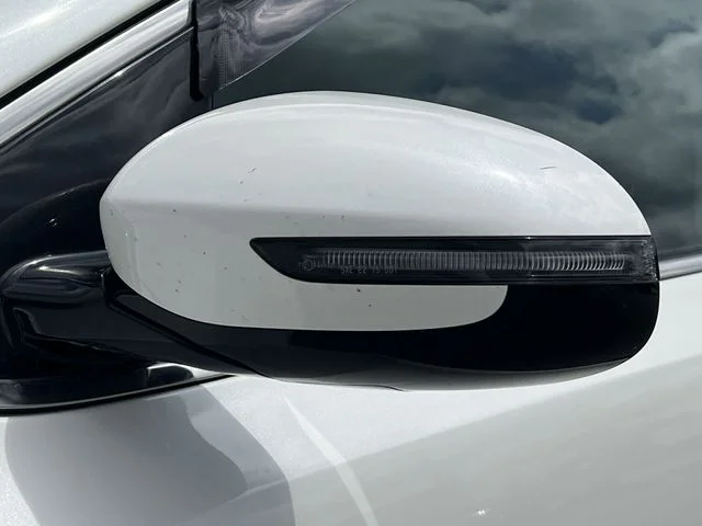 Used 2022 White Kia EX image 45
