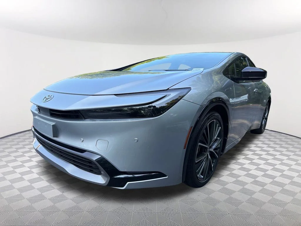 Used 2025  Toyota Limited image 1