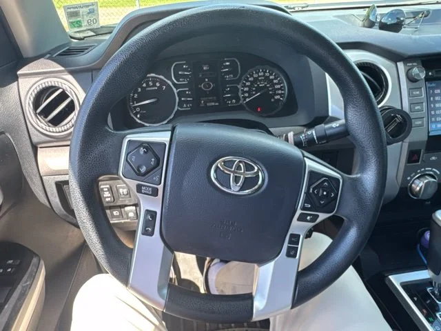 Used 2018 Gray Toyota SR5 image 12