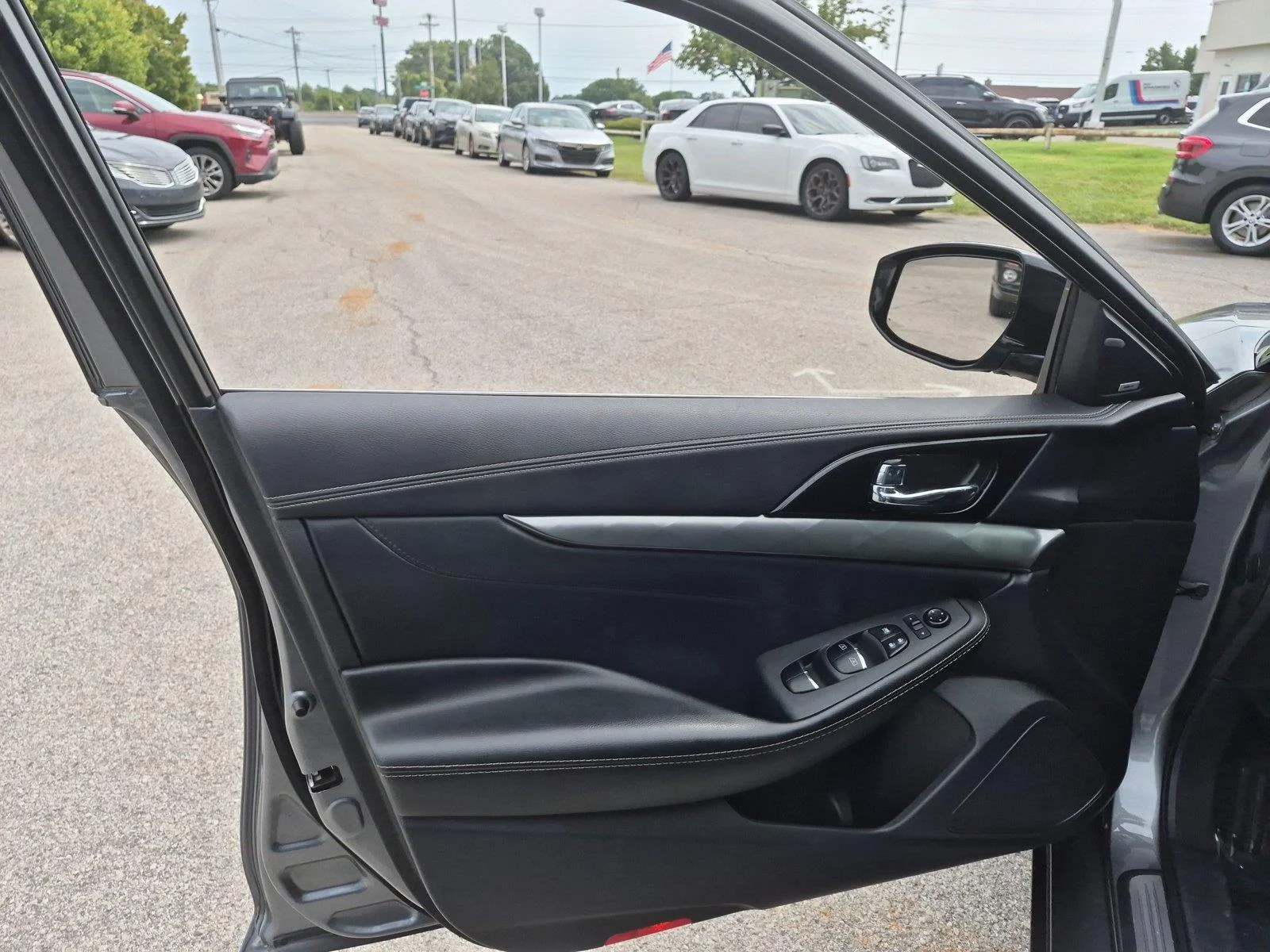 Used 2023 Silver NISSAN  image 14