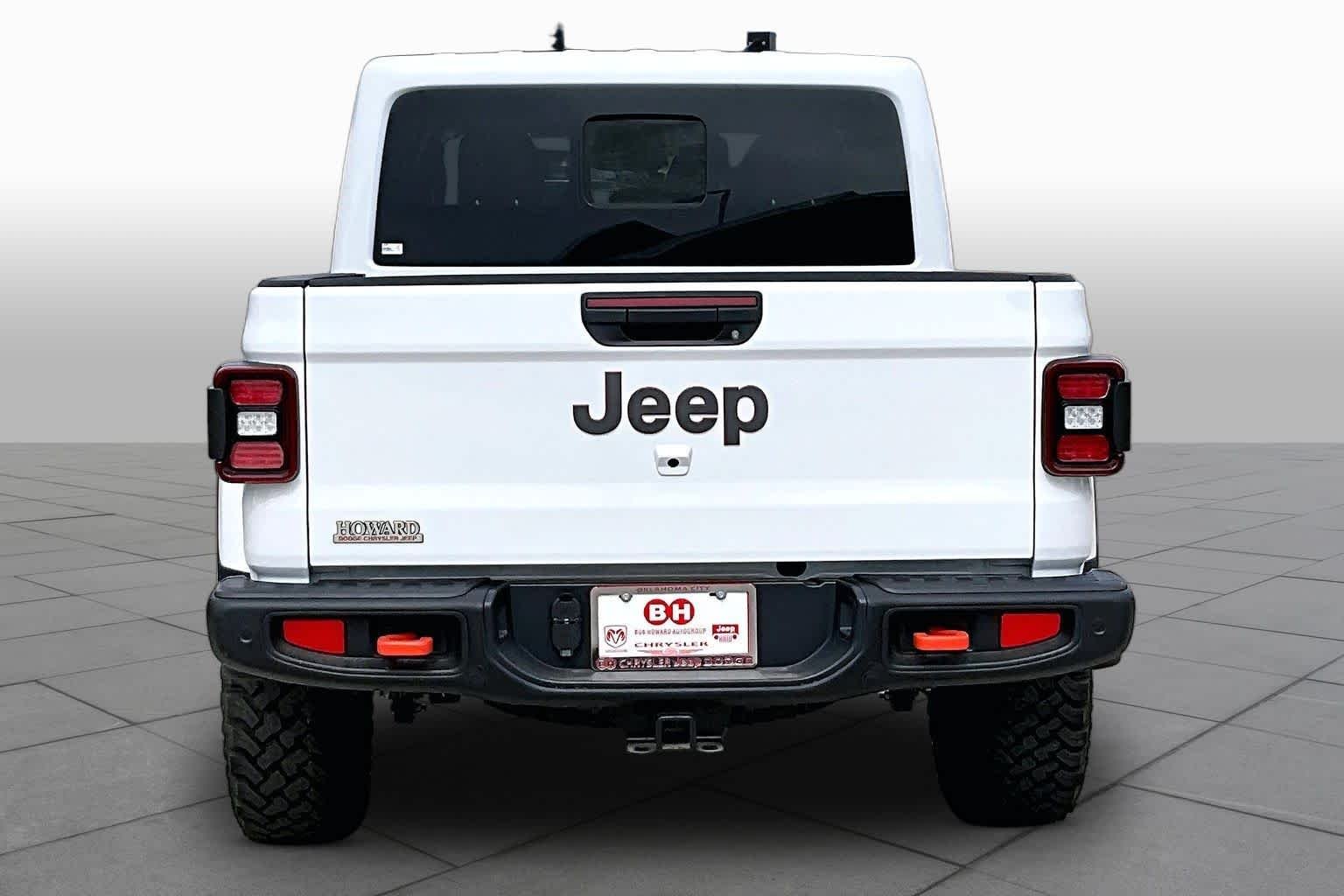 New 2026 Bright White Clear-Coat Exterior Paint Jeep Mojave X image 5