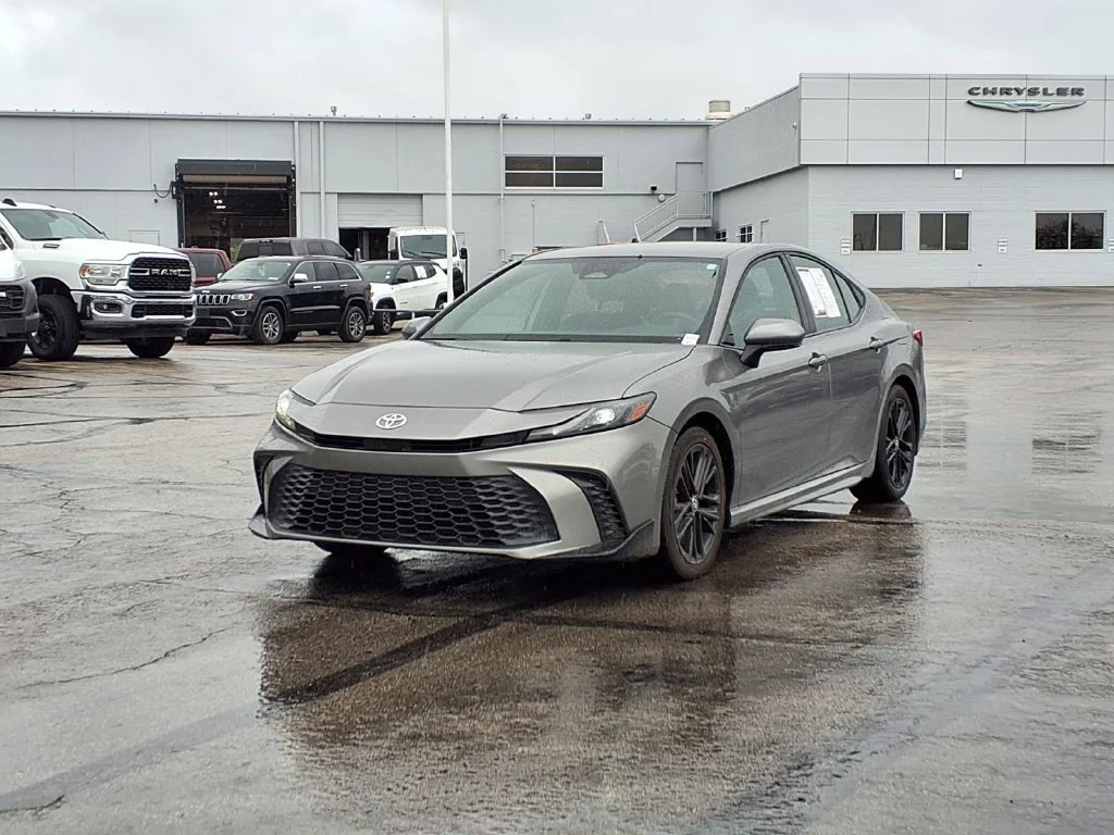 Used 2025 Toyota Camry SE with VIN 4T1DAACK9SU525728 for sale in Kansas City