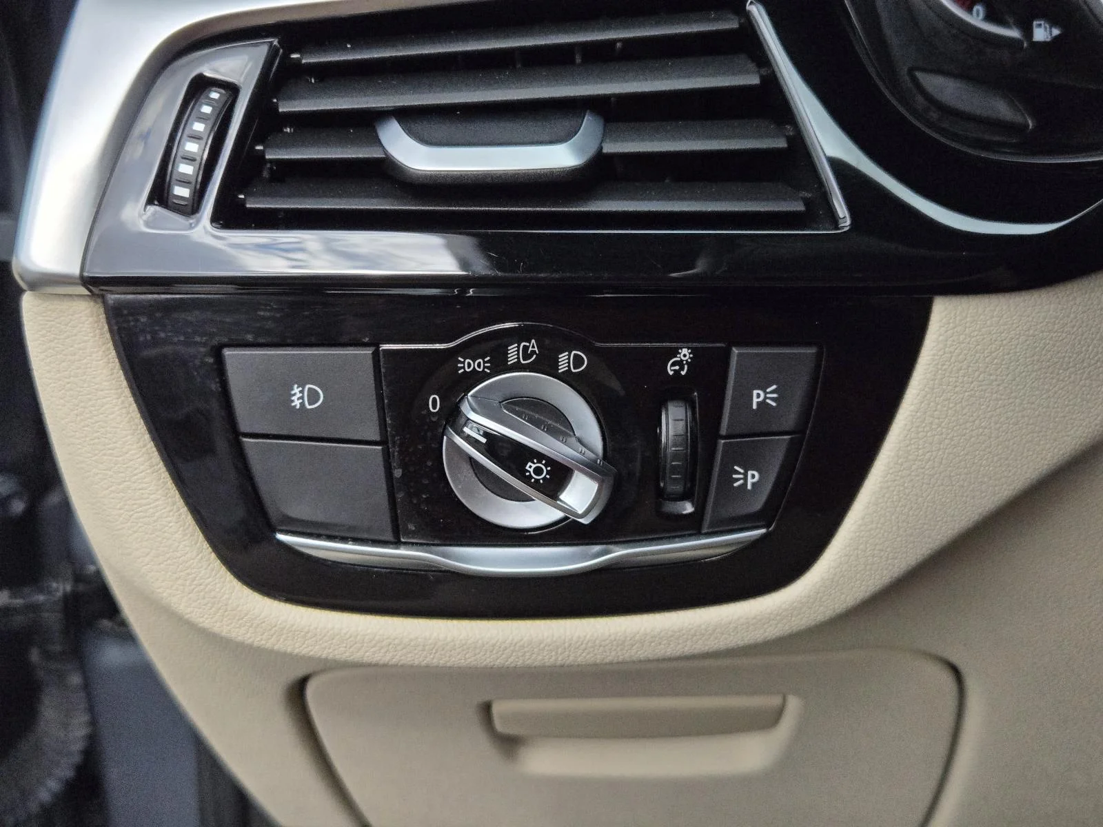 2019 BMW 5 Series 530i - Photo 18