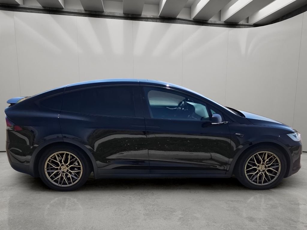 Used 2018 Black Tesla P75D image 5