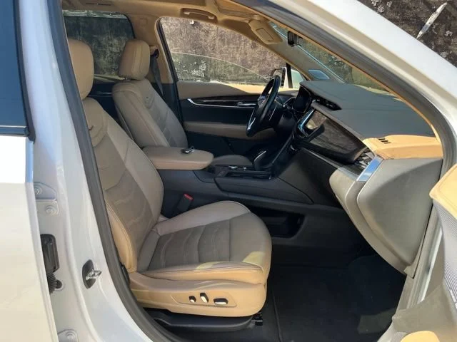 Used 2023 Crystal White Tricoat Cadillac Sport image 22