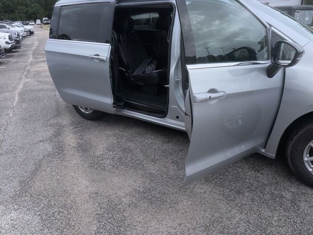 2026 Chrysler Voyager LX - Photo 6