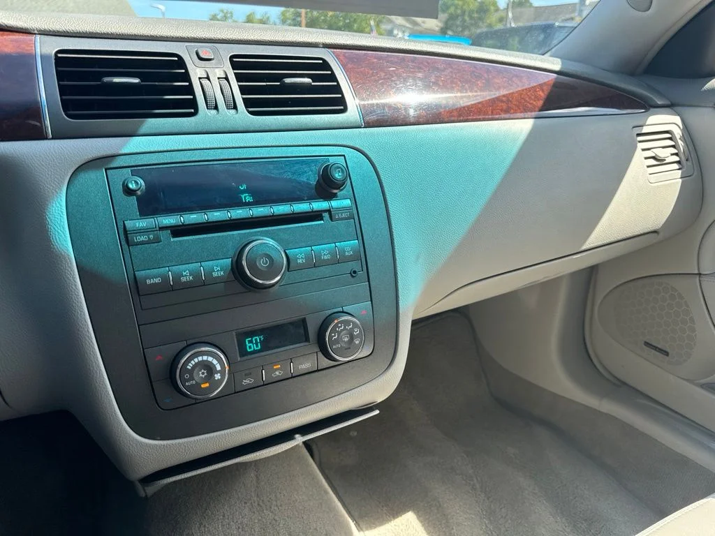 Used 2010 Silver Buick CXL Premium image 17