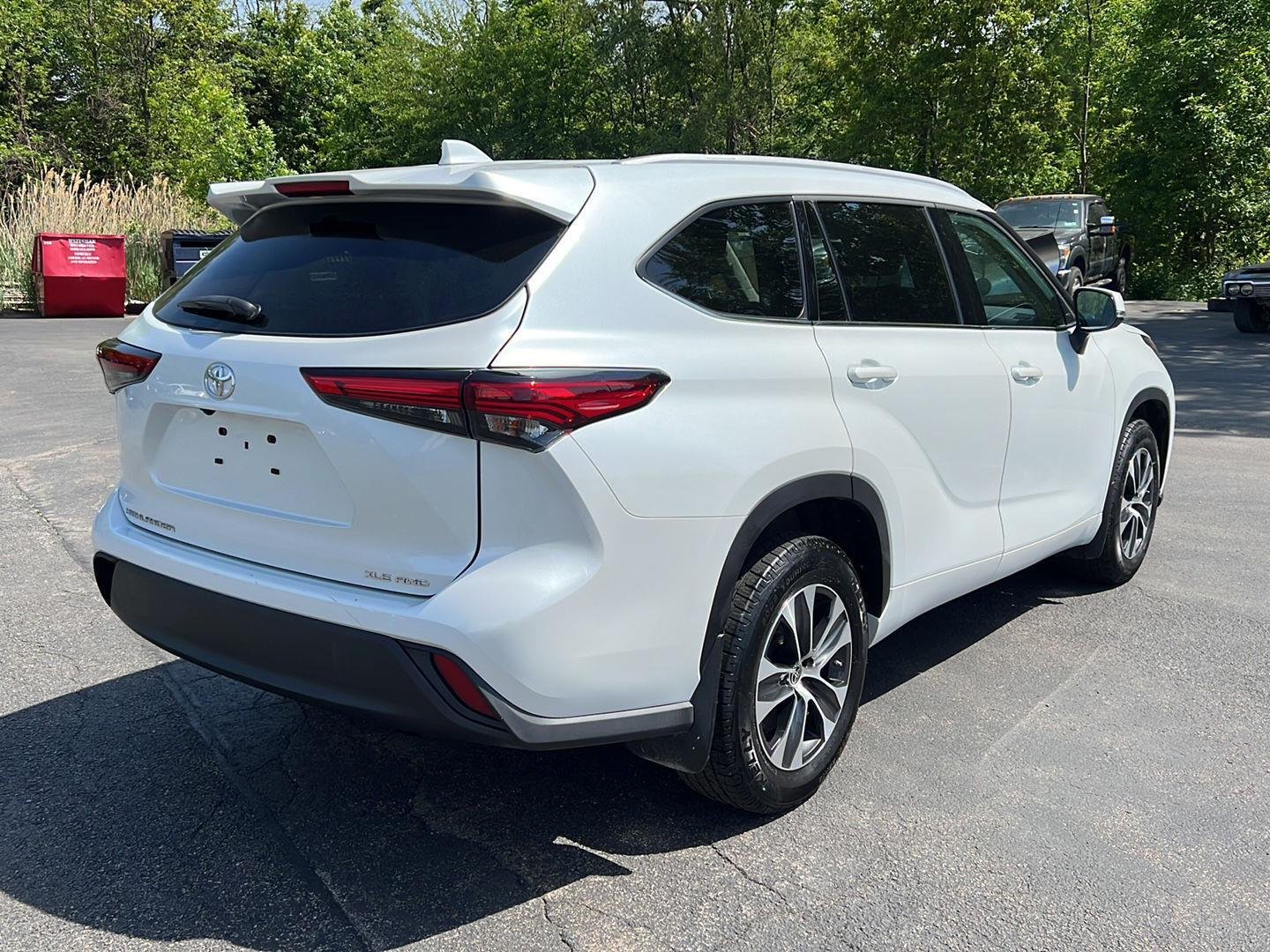 Used 2022 Wind Chill Pearl Toyota XLE image 21
