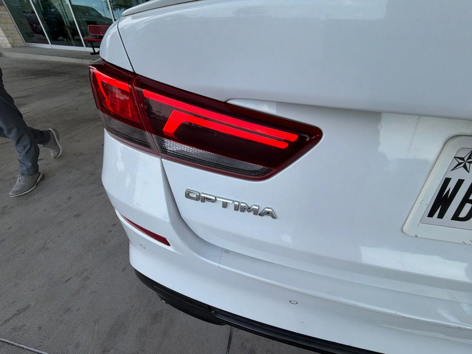 Used 2019 White Kia S image 16
