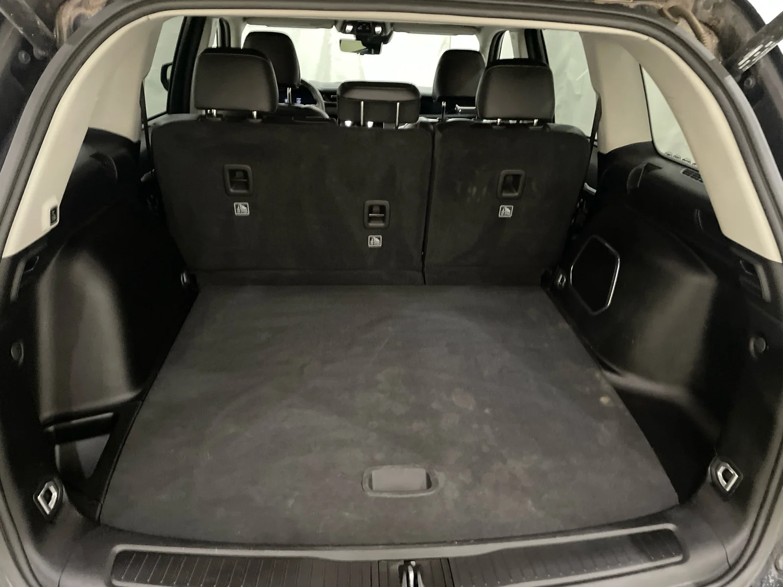 Used 2023 Midnight Sky Jeep Limited image 7