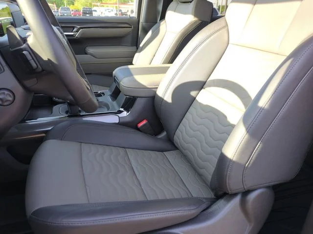 Used 2025 Gray Chevrolet ZR2 image 15