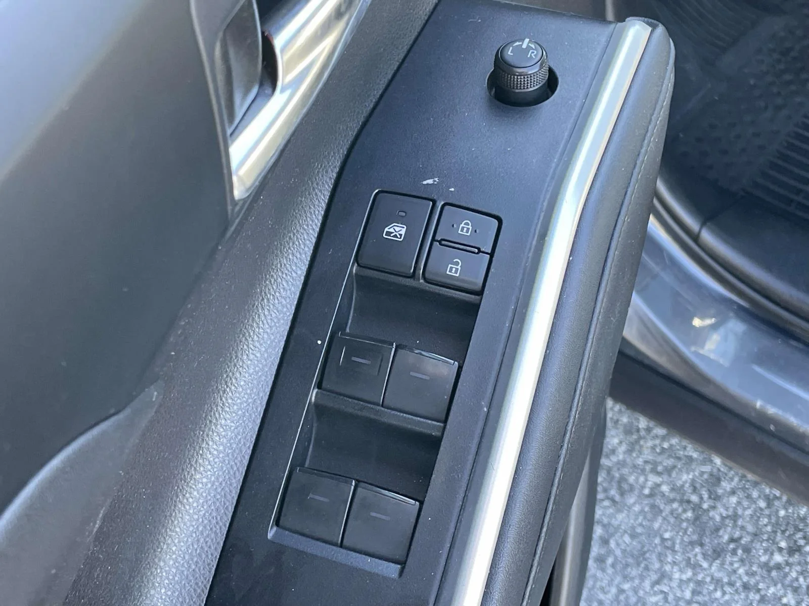 Used 2020 Magnetic Gray Metallic Toyota XLE image 6