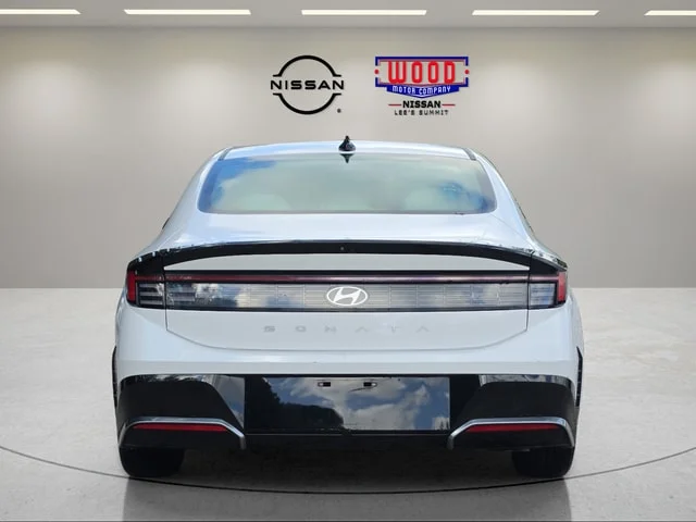 Used 2025 Serenity White Hyundai SEL image 3