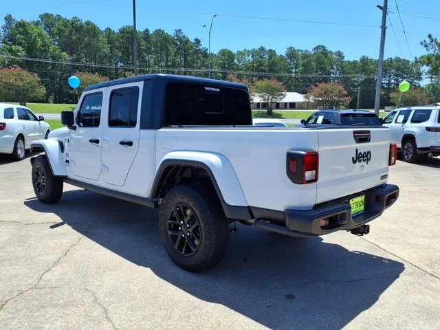 Used 2023 White Jeep  image 4