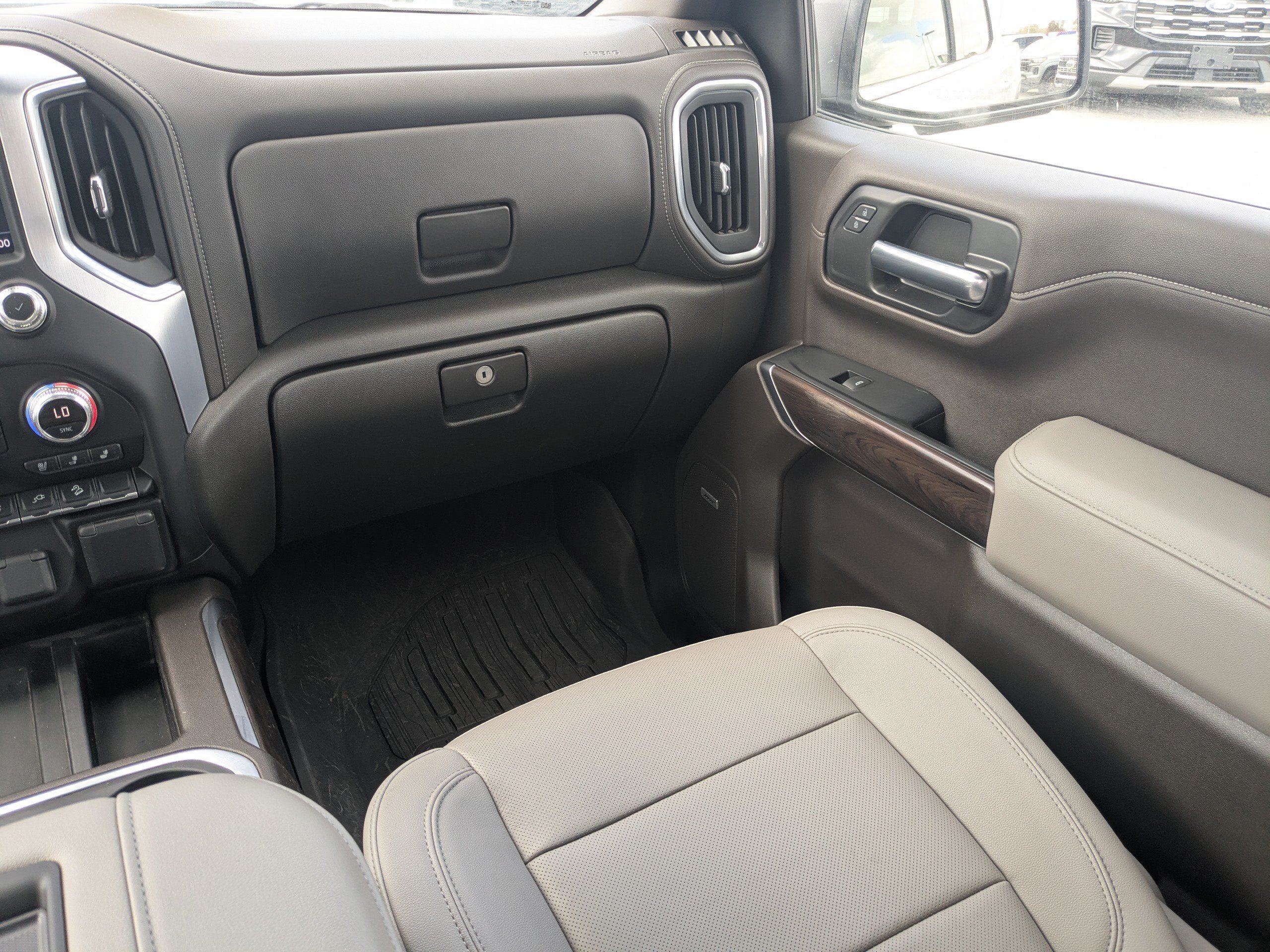 Used 2022 White Frost Tricoat GMC SLT image 17