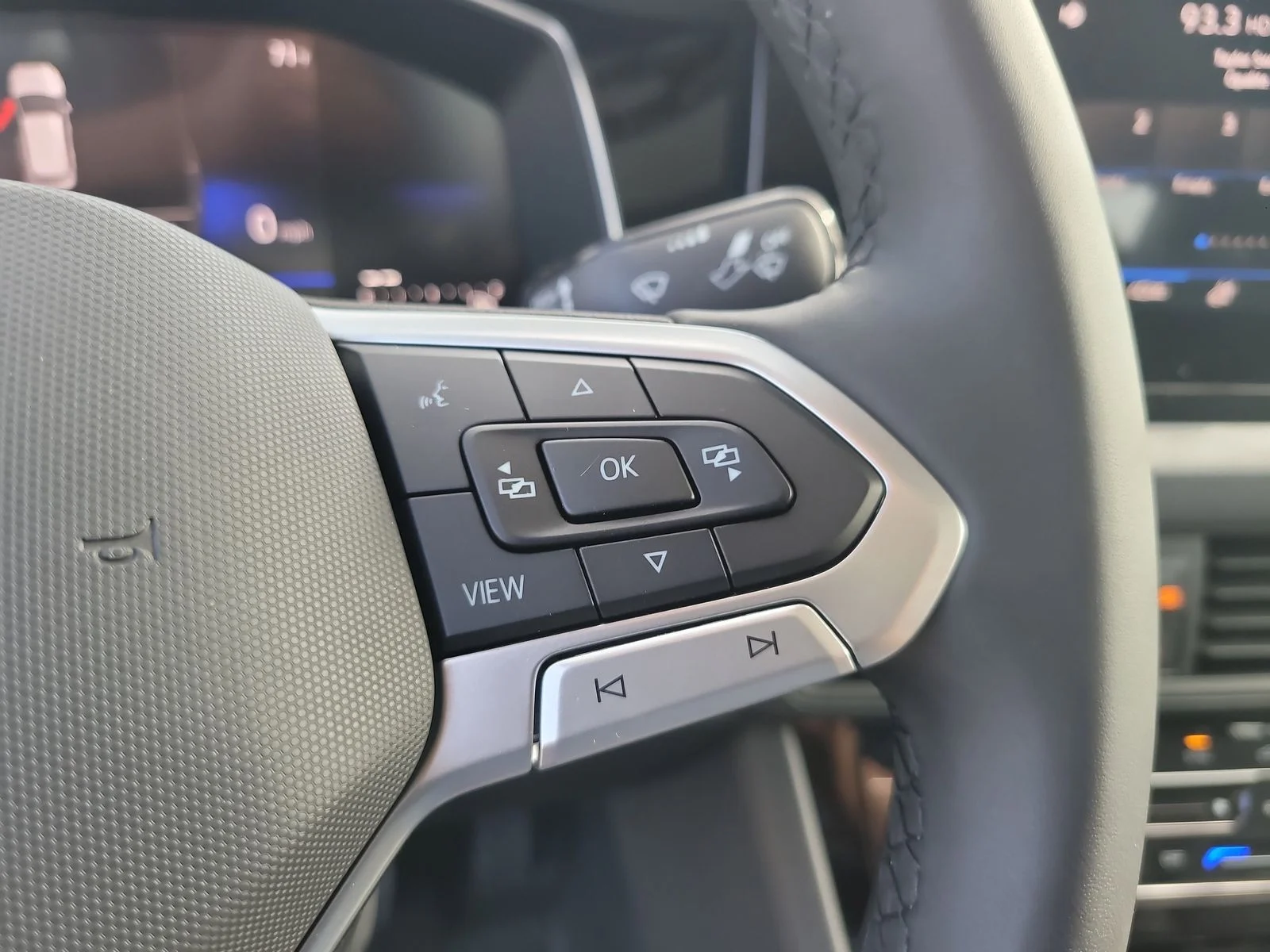 New 2026 Platinum Gray Metallic Volkswagen 1.5T SE image 31